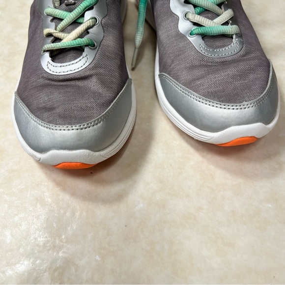 Vionic Agile Fyn Sneakers - Picture 3 of 10